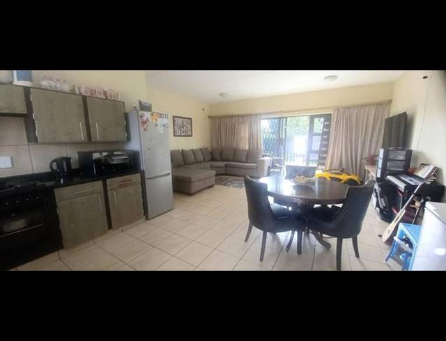 2 BEDROOM TOWNHOUSE FOR SALE IN RAVENSWOOD